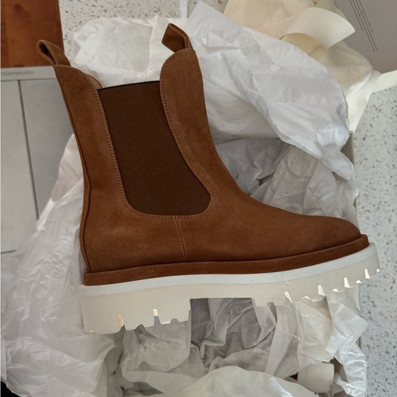 Dear Frances Tony boots, Tan suede, size 38.5 (US 8) - Picture 3 of 9